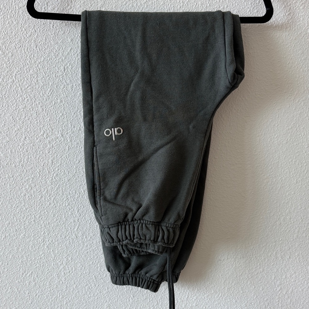 Alo sweats